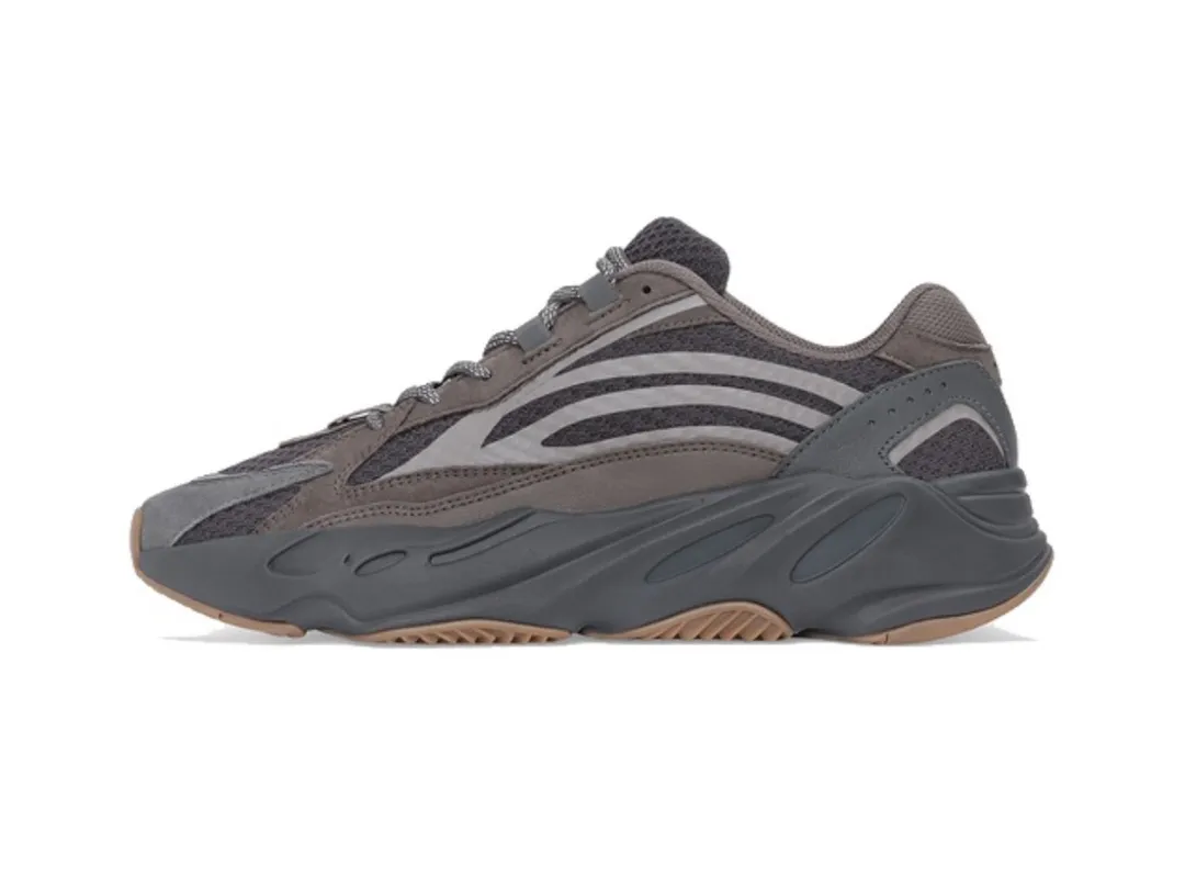 2023 Reflective 700 v2 Men Women Running Shoes 3M Static Inertia Wave Tephra Solid Grey Utility Black Designer Sport Sneakers Runner Walking Eur 36-45
2023 Reflective 700 v2 Men Women Running Shoes 3M Static Inertia Wave Tephra Solid Grey Utility Black Designer Sport Sneakers Runner Walking Eur 36-45