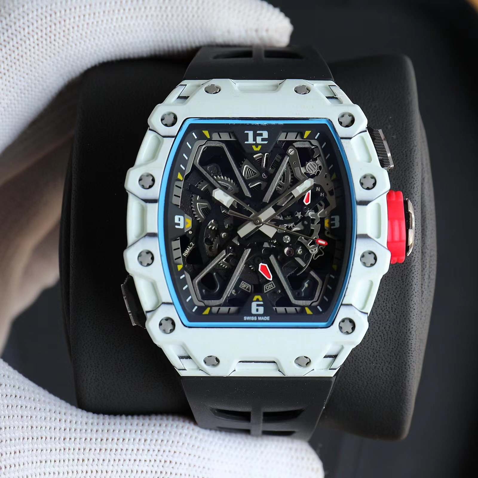 ZY RM35-03 watch features a fully automatic mechanical movement Sapphire mirror NTPT carbon fiber case with a natural rubber strap, As shown
ZY RM35-03 watch features a fully automatic mechanical movement Sapphire mirror NTPT carbon fiber case with a natural rubber strap, As shown