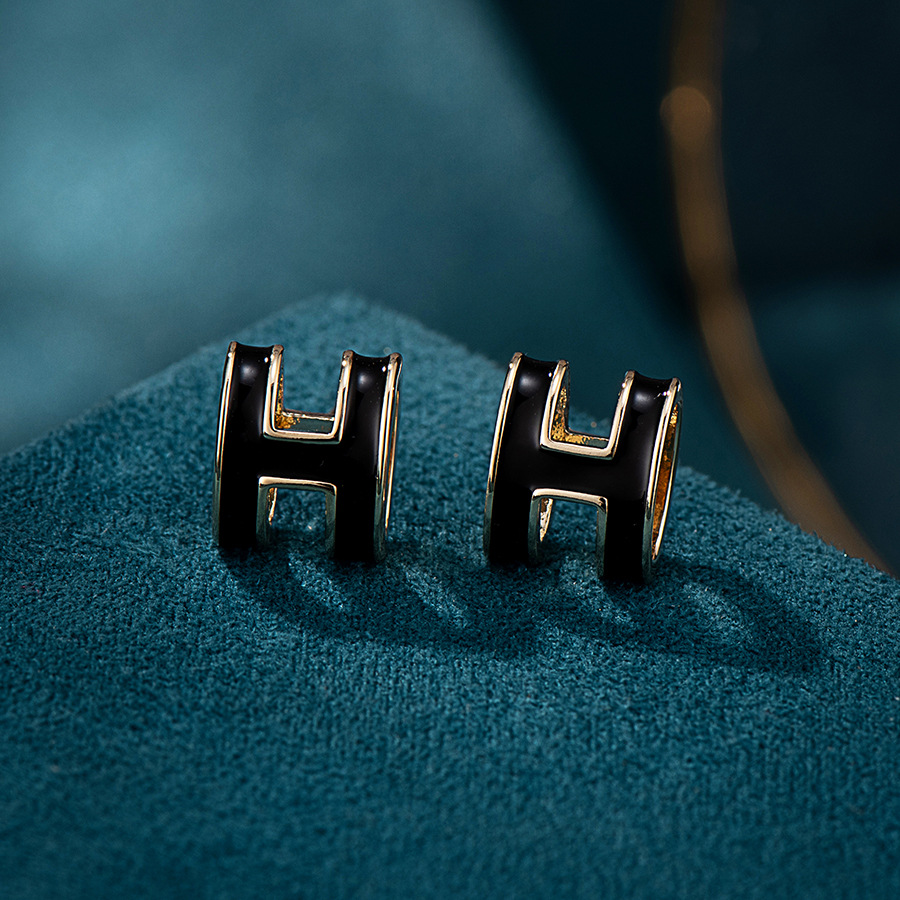 Luxury H Gold Hoop Earrings for Lady Women Orrous Girls Ear Studs Set Designer Jewelry Earring Valentine Day Gift Engagement for Bride
Luxury H Gold Hoop Earrings for Lady Women Orrous Girls Ear Studs Set Designer Jewelry Earring Valentine Day Gift Engagement for Bride
