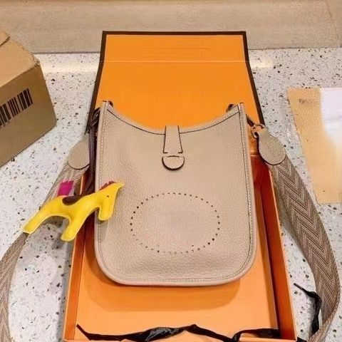 Designer Bag Cow Hig Top Totes Evelynbag h End Bags Layer Togo 2023 Bucket Women's Lycee Grain Hollow One Soulder Cross Body 5fzy With Logo I1PO
Designer Bag Cow Hig Top Totes Evelynbag h End Bags Layer Togo 2023 Bucket Women's Lycee Grain Hollow One Soulder Cross Body 5fzy With Logo I1PO
