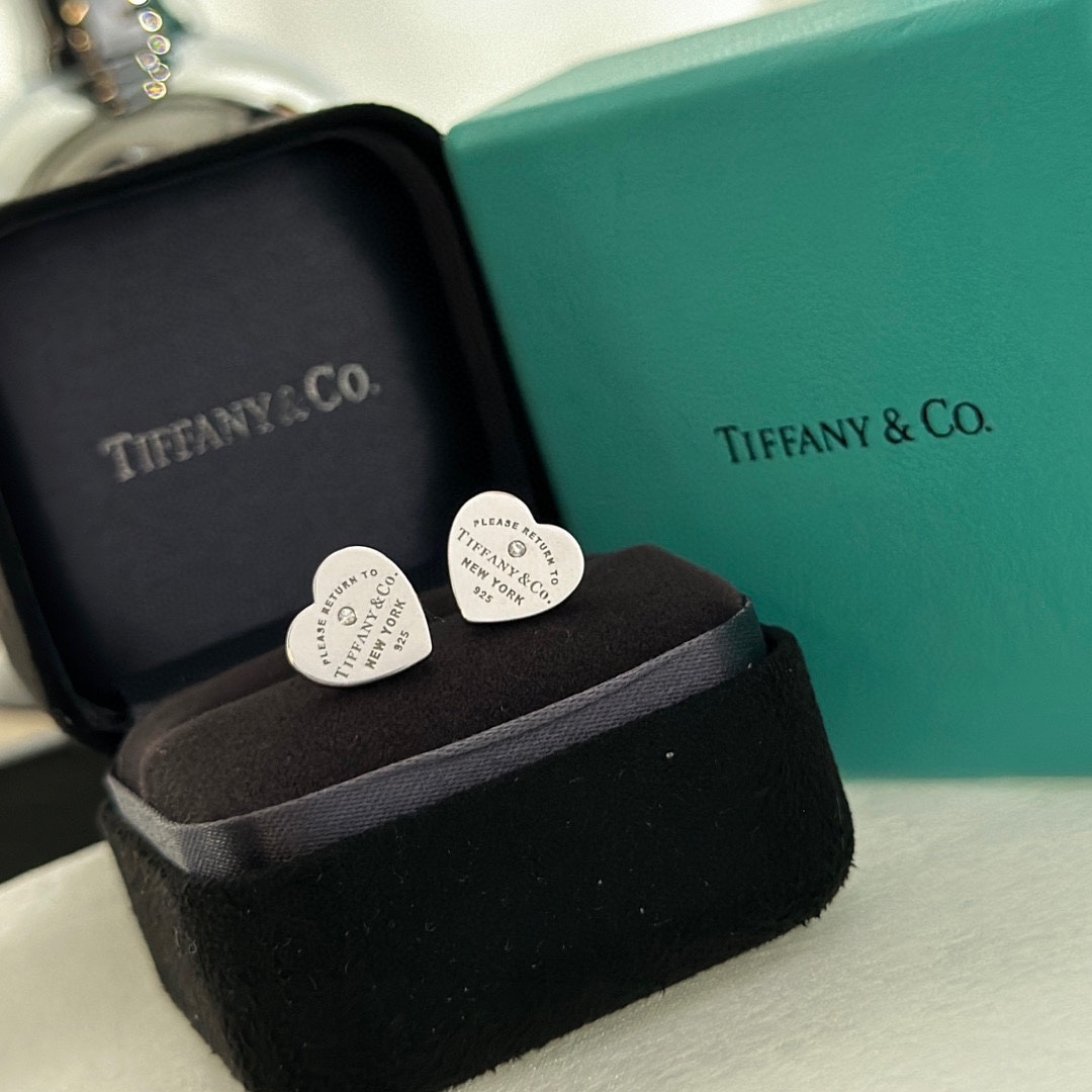 Top Quality Classic Style Women Heart Studs Cute Size Luxury Letter Stainless Steel Earrings Wedding Party Gifts Wholesale 9978
Top Quality Classic Style Women Heart Studs Cute Size Luxury Letter Stainless Steel Earrings Wedding Party Gifts Wholesale 9978