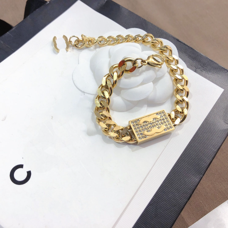 18K Gold Chain Designer Bracelets Family Love Wide Stainless steel Flower Pendants Men Women Lovers Gift Wristband Cuff Chain Wedding Jewelry L078
18K Gold Chain Designer Bracelets Family Love Wide Stainless steel Flower Pendants Men Women Lovers Gift Wristband Cuff Chain Wedding Jewelry L078