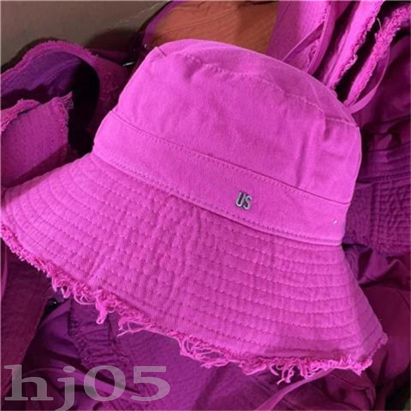 Bucket hats woman luxury hat solid color breathable comfortable valentine s day gift plated silver metal letter wide brim retro designer hats for women PJ027 C23
Bucket hats woman luxury hat solid color breathable comfortable valentine s day gift plated silver metal letter wide brim retro designer hats for women PJ027 C23