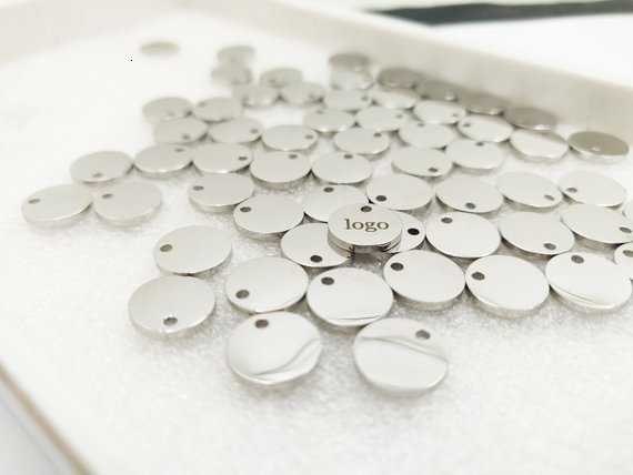 Charms 50pcs 10mm Custom Tags free Laser engraving Disc Mirror Polished Charm Engravable NecklaceTag Metal 230320