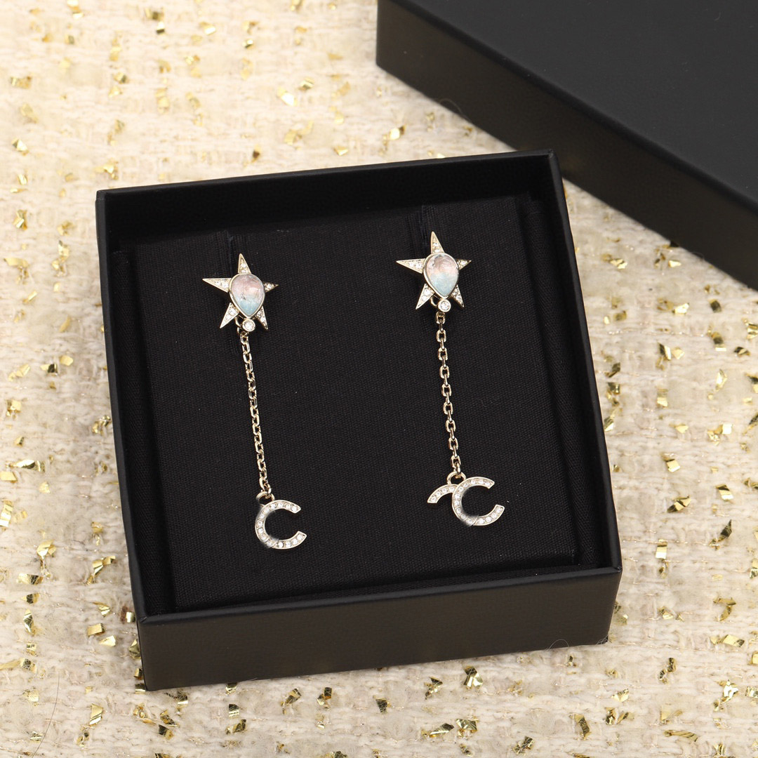 2023 Luxury quality charm drop earring with sparkly diamond and special star shape design have box stamp PS7626A
2023 Luxury quality charm drop earring with sparkly diamond and special star shape design have box stamp PS7626A