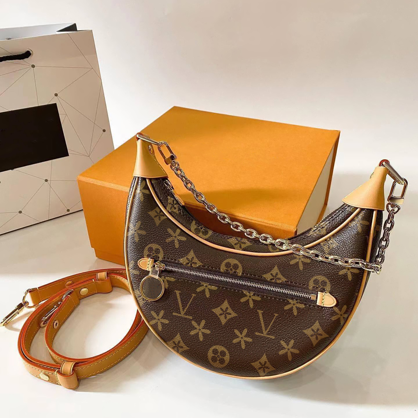 fashion Designer Underarm M81098 LOOP half moon Womens mens Luxury Genuine leather Vintage Embossed pochette mini Shoulder clutch handbag crossbody tote hobo bags, Blue
fashion Designer Underarm M81098 LOOP half moon Womens mens Luxury Genuine leather Vintage Embossed pochette mini Shoulder clutch handbag crossbody tote hobo bags, Blue