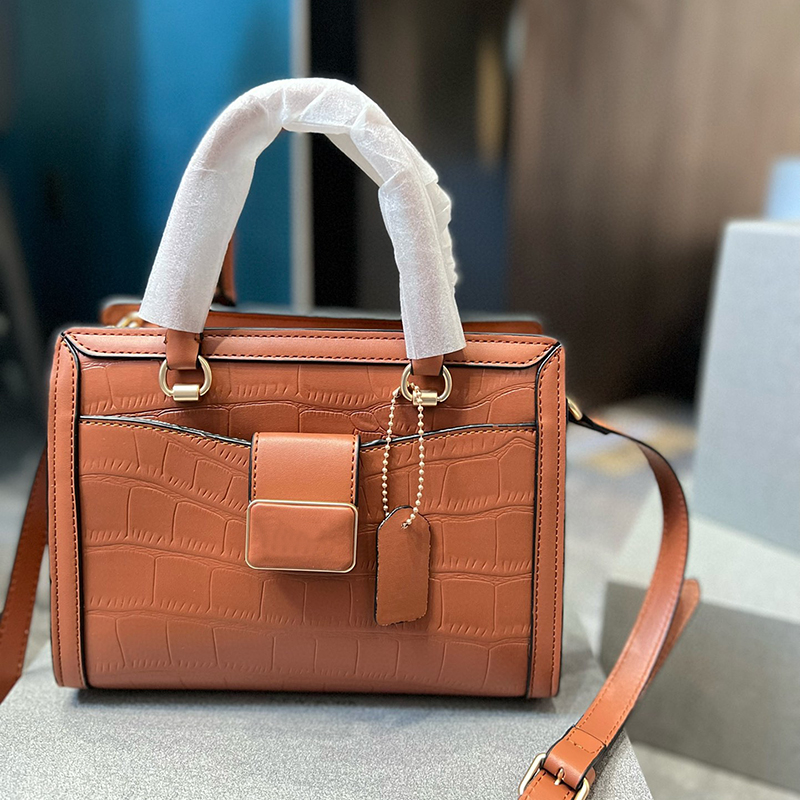 Designer Women Bag Luxury GRACE CARRYALL Bag Rowan Old Flower Carriage Handheld Shoulder Crossbody Handbags Classic Fashion Ladies leather leather Wallet Purses
Designer Women Bag Luxury GRACE CARRYALL Bag Rowan Old Flower Carriage Handheld Shoulder Crossbody Handbags Classic Fashion Ladies leather leather Wallet Purses