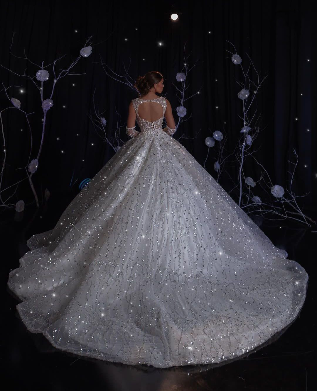 Sparkly Ball Gown Wedding Dresses V Neck Long Sleeves Straps Sequins Appliques Beaded or Length Dias Ruffles Bridal Gowns Plus Size Vestido de novia