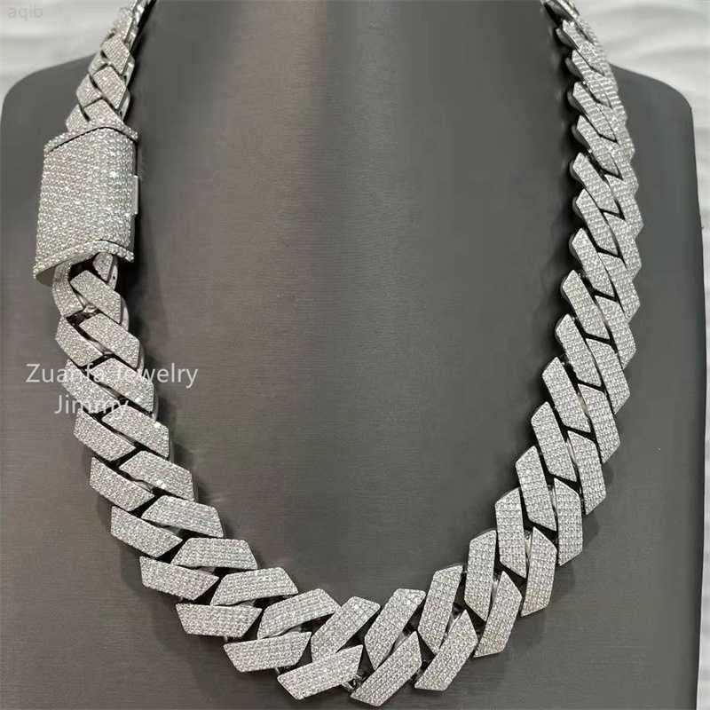 Customized 24mm Width 4row Heavy 500g Iced Out Jewelry Bust Down Moissanite Diamonds Cuban Link
Customized 24mm Width 4row Heavy 500g Iced Out Jewelry Bust Down Moissanite Diamonds Cuban Link