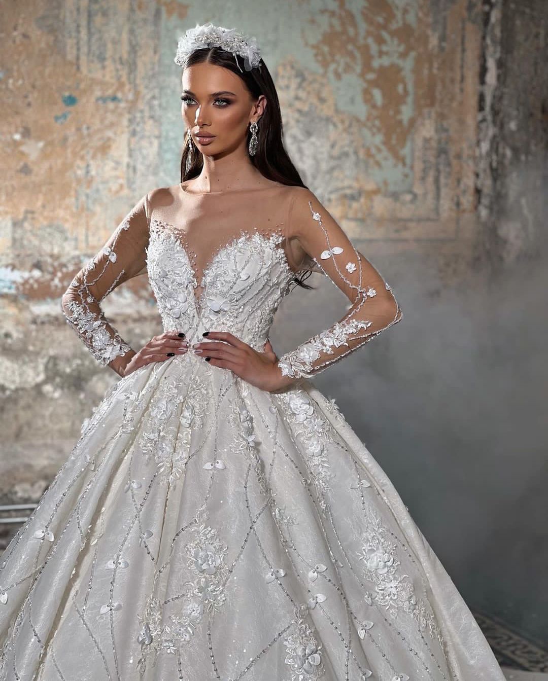 Luxury Ball Gown Wedding Dresses Long Sleeves V Neck Sequins Appliques Ruffles 3D Lace Flowers Bridal Gowns Zipper Formal Dress Plus Size Custom Made 