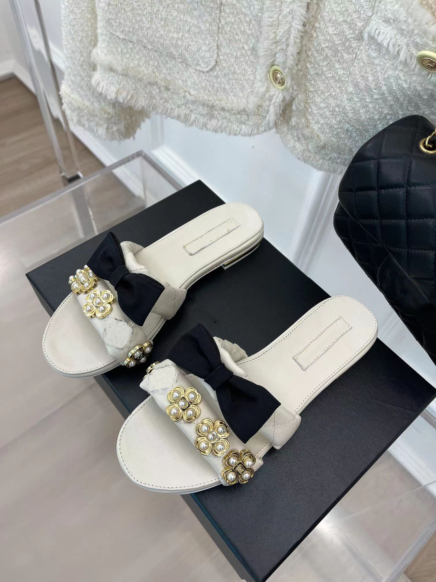 2023 most beautiful slippers Mules Rich flower slippers black bow pearl diamond buckle Slides Sandals Best looking slipper Size 35-41, Khaki
2023 most beautiful slippers Mules Rich flower slippers black bow pearl diamond buckle Slides Sandals Best looking slipper Size 35-41, Khaki