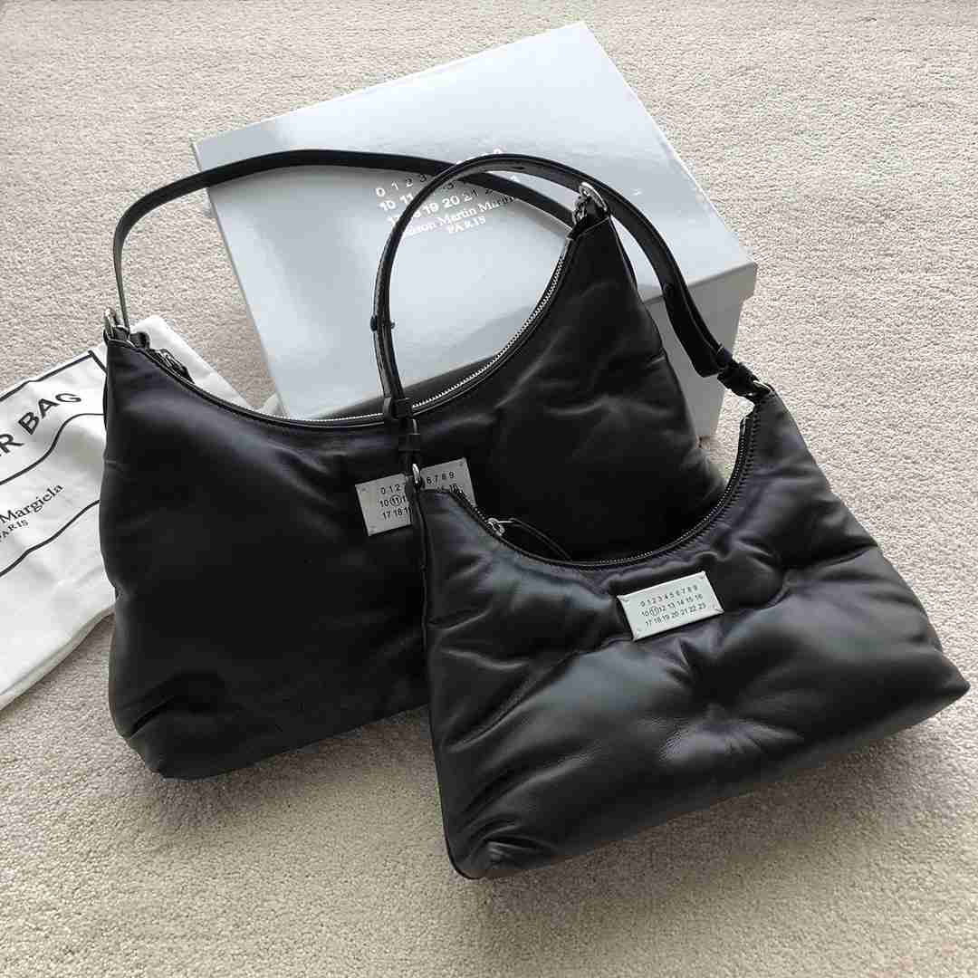 margiela Margiela style niche design MM6 underarm bag sheepskin fashion cloud pillow messenger bill of lading shoulder bag, Black large size
margiela Margiela style niche design MM6 underarm bag sheepskin fashion cloud pillow messenger bill of lading shoulder bag, Black large size