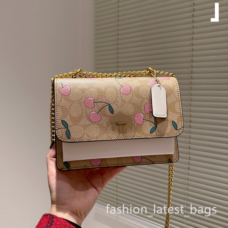 Designer Chain Leather Mini Klare Bags Cherry Pattern Crossbody Shoulder Bag For Women Casual Cross Body Flap Luxury Fashion Ladie Wallet Purses handbag
Designer Chain Leather Mini Klare Bags Cherry Pattern Crossbody Shoulder Bag For Women Casual Cross Body Flap Luxury Fashion Ladie Wallet Purses handbag