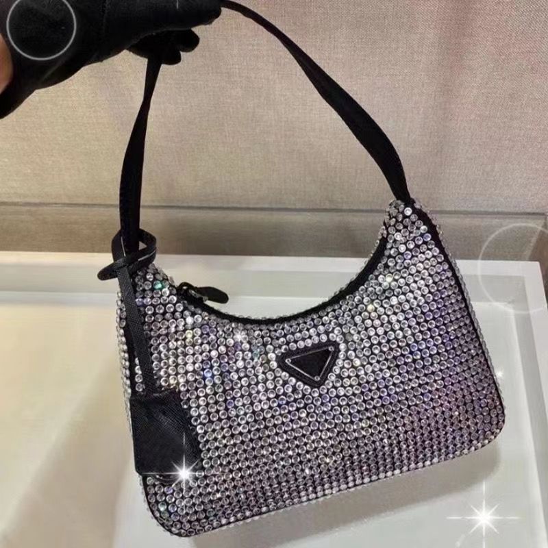 Sport Bags net red the same style diamond-encrusted baguette armpit bag full of diamond one shoulder handbag bag female tide spring and summer new models
Sport Bags net red the same style diamond-encrusted baguette armpit bag full of diamond one shoulder handbag bag female tide spring and summer new models