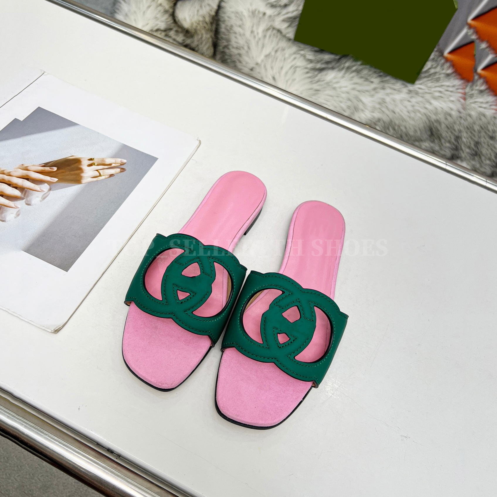 2023 Interlockings Cut-Out Slides Designer Sandals Women Suede Flat Slipper Italy Hollowed Dress Shoes With Box, Purple
2023 Interlockings Cut-Out Slides Designer Sandals Women Suede Flat Slipper Italy Hollowed Dress Shoes With Box, Purple
