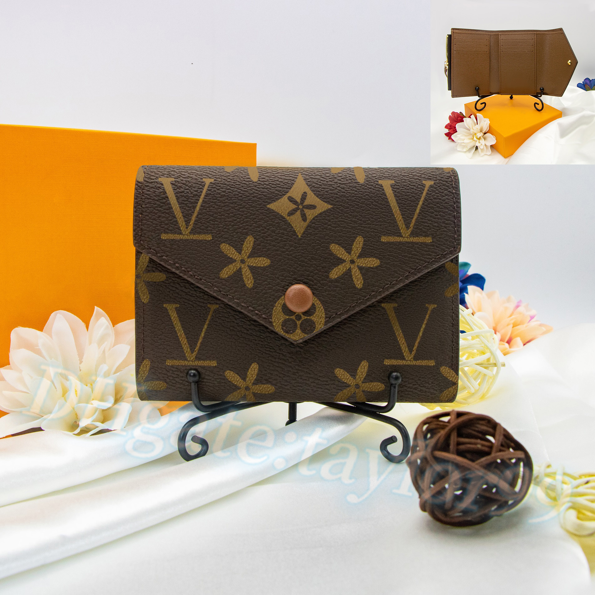 Highend quality flower rosalie victorine M41938 card holder wallet luxury Womens key coin purse keychain Man Designer wallets purses embossed Key pouch louiseity, Blue embossed
Highend quality flower rosalie victorine M41938 card holder wallet luxury Womens key coin purse keychain Man Designer wallets purses embossed Key pouch louiseity, Blue embossed