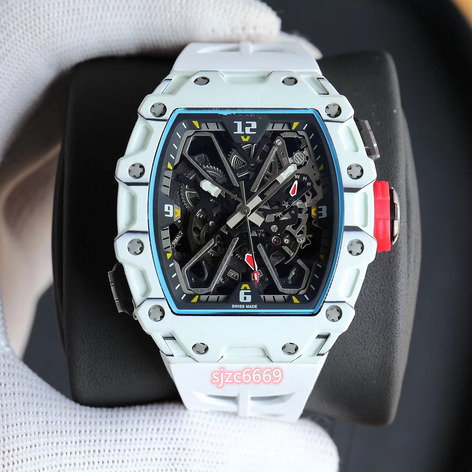 ZY RM35-03 watch features a fully automatic mechanical movement Sapphire mirror NTPT carbon fiber case with a natural rubber strap, As shown
ZY RM35-03 watch features a fully automatic mechanical movement Sapphire mirror NTPT carbon fiber case with a natural rubber strap, As shown