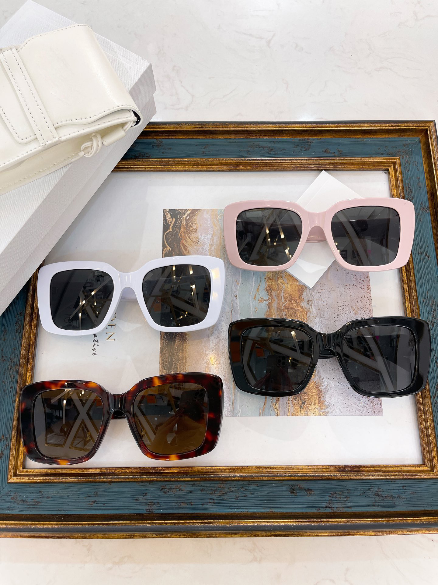 Men Sunglasses For Women Latest Selling Fashion Sun Glasses Mens Sunglass Gafas De Sol Glass UV400 Lens With Random Matching Box 40496
Men Sunglasses For Women Latest Selling Fashion Sun Glasses Mens Sunglass Gafas De Sol Glass UV400 Lens With Random Matching Box 40496