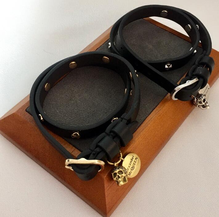Hiphop Rock Hammered Studs Double-wrap Bracelet in Black Skull Pendant Bangle Men Women Couple Gold Bracelets Designer Jewelry XMCQB0019
Hiphop Rock Hammered Studs Double-wrap Bracelet in Black Skull Pendant Bangle Men Women Couple Gold Bracelets Designer Jewelry XMCQB0019