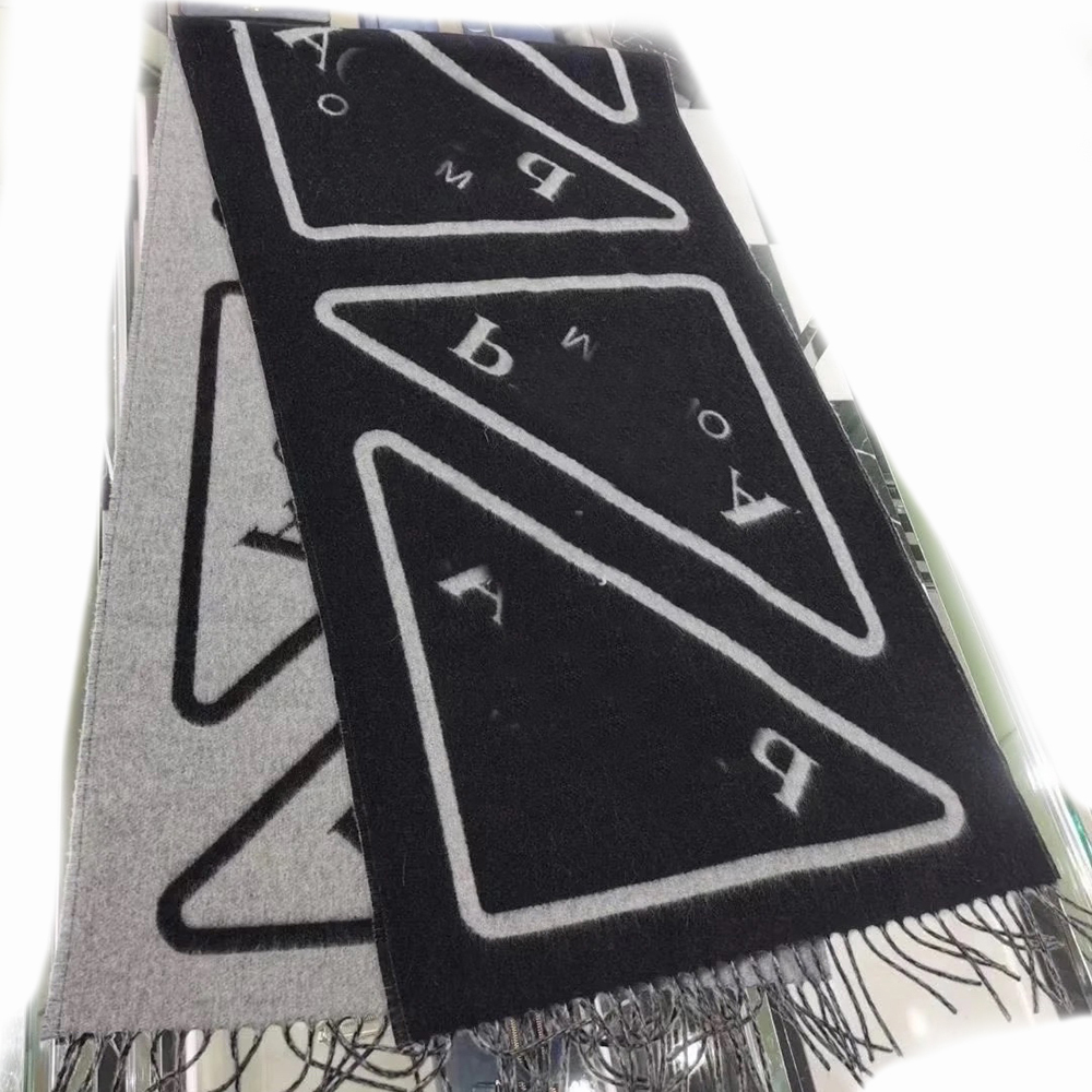 Scarves Stripes Printed Pattern Hot Scarf Luxury Brand Basic Versatile Selected Cashmere Fabric Fall And Winter Long Warmth And Cold
Scarves Stripes Printed Pattern Hot Scarf Luxury Brand Basic Versatile Selected Cashmere Fabric Fall And Winter Long Warmth And Cold