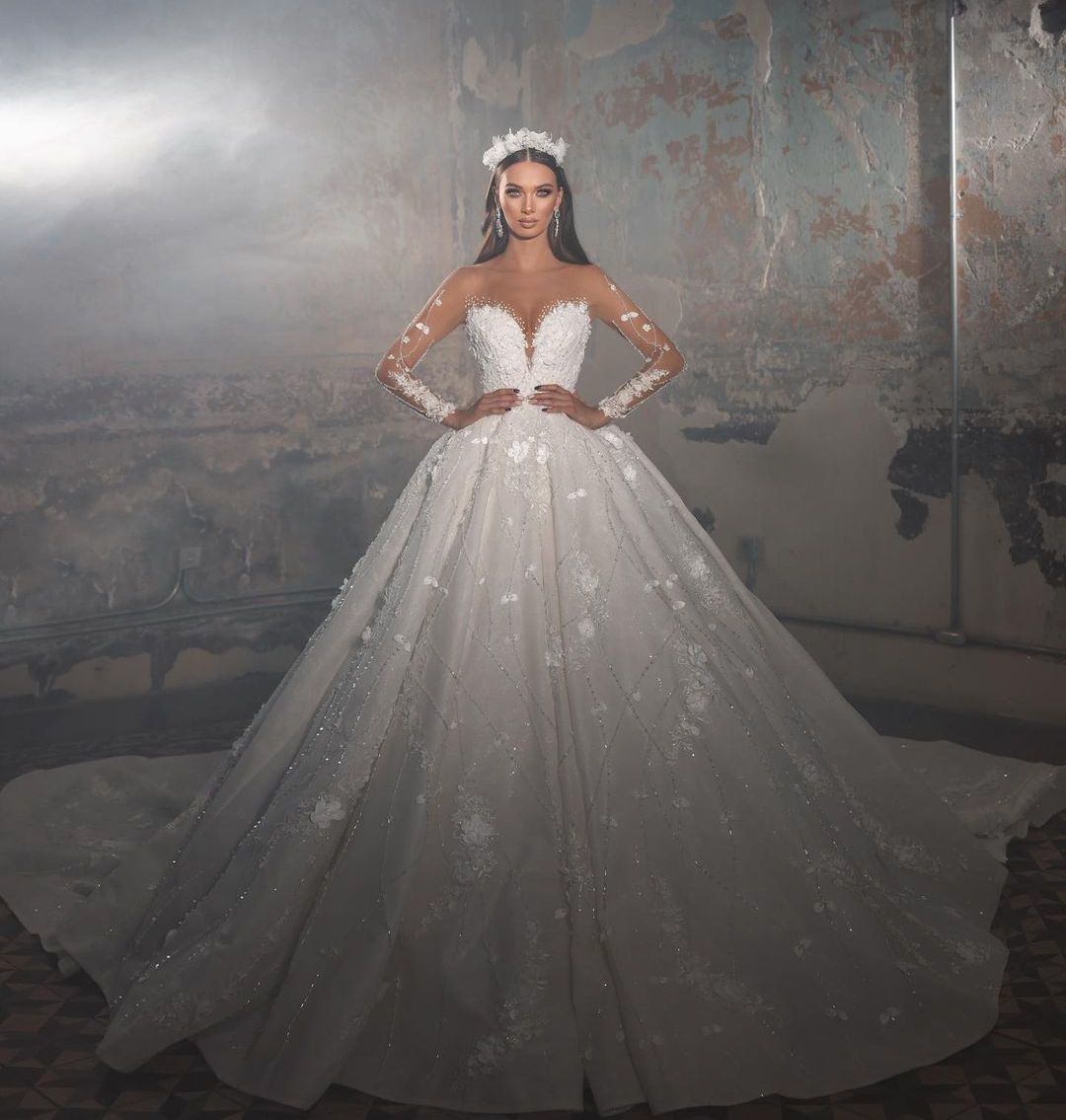 Luxury Ball Gown Wedding Dresses Long Sleeves V Neck Sequins Appliques Ruffles 3D Lace Flowers Bridal Gowns Zipper Formal Dress Plus Size Custom Made 