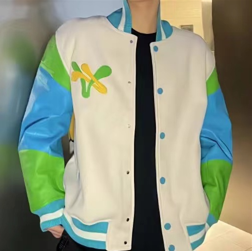 2023 New Designer High-quality Jackets Fashion Leather Long-sleeved Cartoon Embroidery Printed Casual Baseball Uniform Jackets, White
2023 New Designer High-quality Jackets Fashion Leather Long-sleeved Cartoon Embroidery Printed Casual Baseball Uniform Jackets, White
