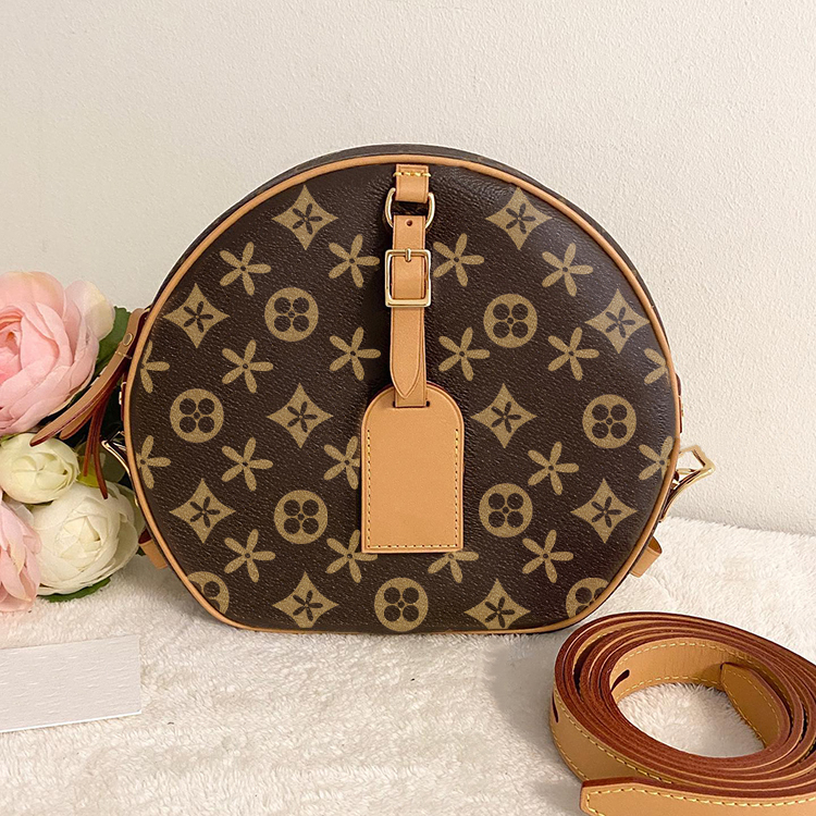 Zipper 2size classic 2023 M45647 shoulder bag embossing Leather tote poetite chapeau boite handbag pochette clutch bags purse cross body luxury Women man designer, Mon0gram
Zipper 2size classic 2023 M45647 shoulder bag embossing Leather tote poetite chapeau boite handbag pochette clutch bags purse cross body luxury Women man designer, Mon0gram