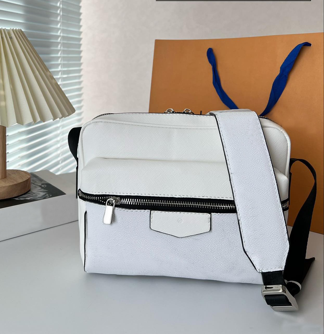 Mens Shoulder Bag Chest Bag 5A top designers messenger bag famous trip bags briefcase cross body brand handbag lady wallets