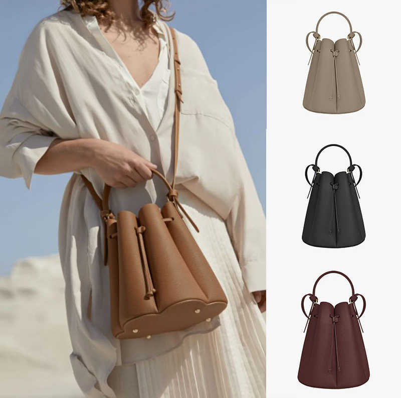 Designer bag Polene Numero Huit Bucket Bags Designer Full-Grained Leather Tote Crossbody Gold-Plated Stainless-Steel Hardware Handbags Suede Leather
Designer bag Polene Numero Huit Bucket Bags Designer Full-Grained Leather Tote Crossbody Gold-Plated Stainless-Steel Hardware Handbags Suede Leather