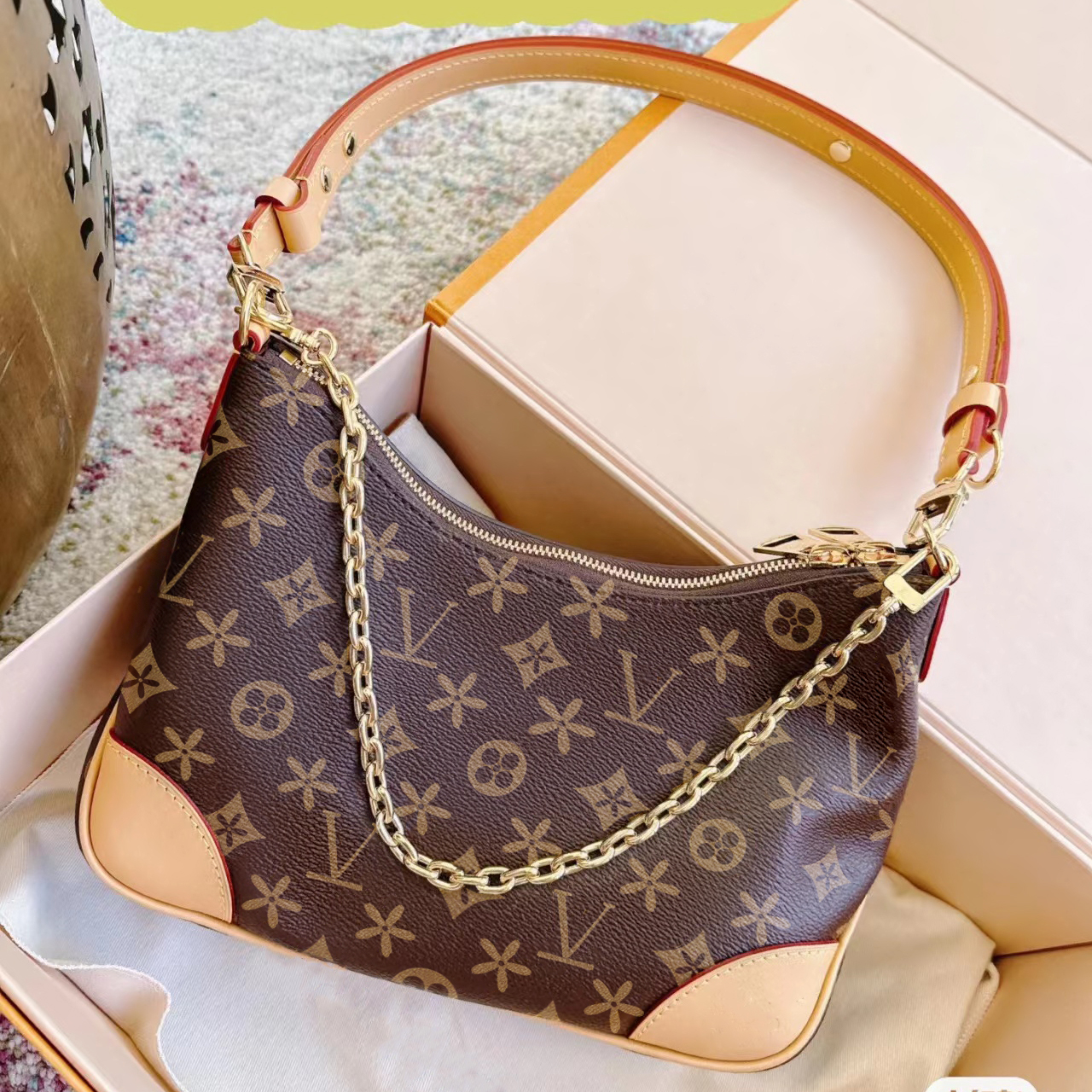 Womens mens boulogne M45832 big pochette chain bag shoulder crossbody clutch handbag Designer Luxury Embossed the tote bucket zipper purse big travel cosmetic bags, Black
Womens mens boulogne M45832 big pochette chain bag shoulder crossbody clutch handbag Designer Luxury Embossed the tote bucket zipper purse big travel cosmetic bags, Black