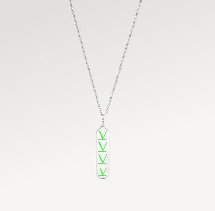 

Pendant Necklaces letter V designer jewelry chains luxury for mens womens bijoux cjewelers Silver gold green skateboard chain Pendant four-leaf clover necklace