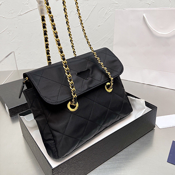 Designer nylon Bags women's shoulder bags chain crossbody bag parachute leisure vintage diamond black chains stray Totes P letter hobos
Designer nylon Bags women's shoulder bags chain crossbody bag parachute leisure vintage diamond black chains stray Totes P letter hobos
