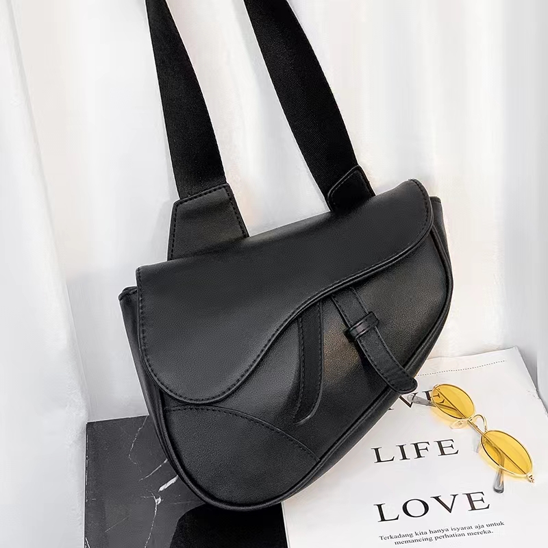 luxury SADDLE Shoulder Bag SADDLE designers Moon bag Handbags Brown flower men Tote Brand Letter Leather crossbody bag Brown plaid SQUEEN, Black
luxury SADDLE Shoulder Bag SADDLE designers Moon bag Handbags Brown flower men Tote Brand Letter Leather crossbody bag Brown plaid SQUEEN, Black