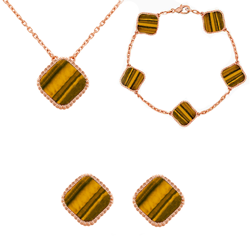 Amber stones Clover Necklace Designer Jewelry Set Pendant Necklaces Bracelet Stud Earrings Gold Silver Mother of Pearl Green Flower Necklace Link Chain Womens, Random box*3 ( just boxes )
Amber stones Clover Necklace Designer Jewelry Set Pendant Necklaces Bracelet Stud Earrings Gold Silver Mother of Pearl Green Flower Necklace Link Chain Womens, Random box*3 ( just boxes )