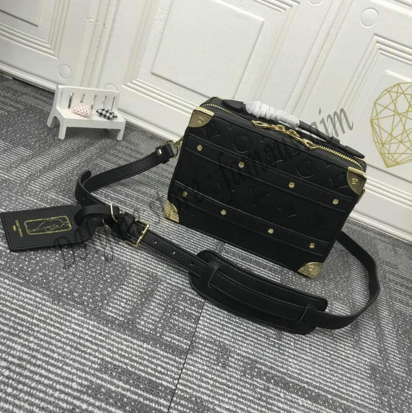 Designer HANDLE SOFT TRUNK Box Shoulder Bags Messenger Cross Body Monograms Mirror Embossed Genuine Leather Letters Handbags Mini Luggage, 01
Designer HANDLE SOFT TRUNK Box Shoulder Bags Messenger Cross Body Monograms Mirror Embossed Genuine Leather Letters Handbags Mini Luggage, 01