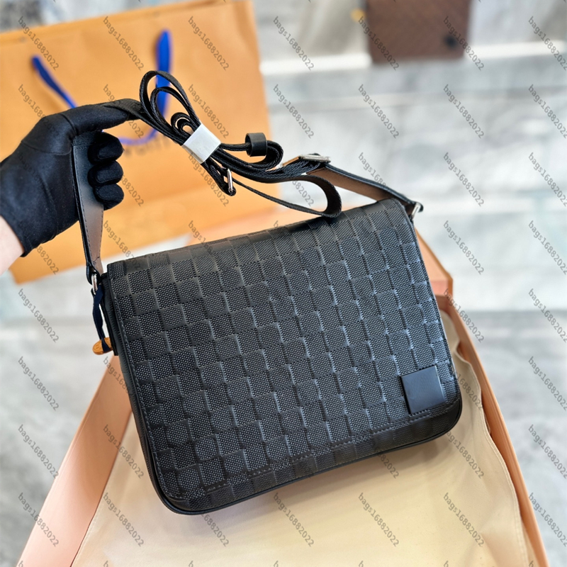 Top quality DISTRICT toiletry pouch bag man women shoulder crossbody bag designer bag handbag messenger bag envelope bag Luxury louis vuitton satchel luxurys bags, Add box
Top quality DISTRICT toiletry pouch bag man women shoulder crossbody bag designer bag handbag messenger bag envelope bag Luxury louis vuitton satchel luxurys bags, Add box