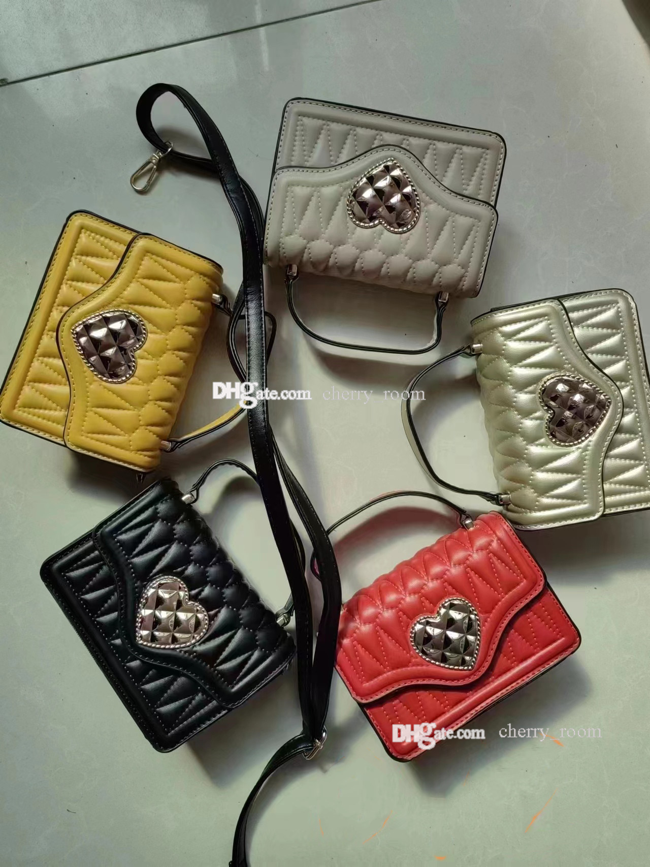 girls designer handbags fashion woman Flowers plaid Messenger Bags kids PU Leather mini one shoulder bag lady children Change Purse F231, #9(mix colors or note colors)
girls designer handbags fashion woman Flowers plaid Messenger Bags kids PU Leather mini one shoulder bag lady children Change Purse F231, #9(mix colors or note colors)