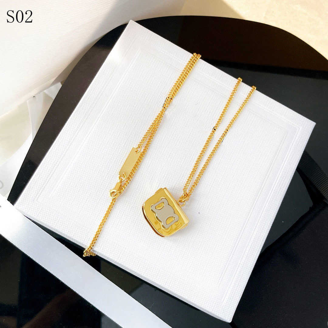 Classic Fashion Pendant Necklaces for women Elegant Necklace Highly Quality Choker chains Designer Jewelry 18K Plated gold Sterling Silver Lady Girls Gift
Classic Fashion Pendant Necklaces for women Elegant Necklace Highly Quality Choker chains Designer Jewelry 18K Plated gold Sterling Silver Lady Girls Gift