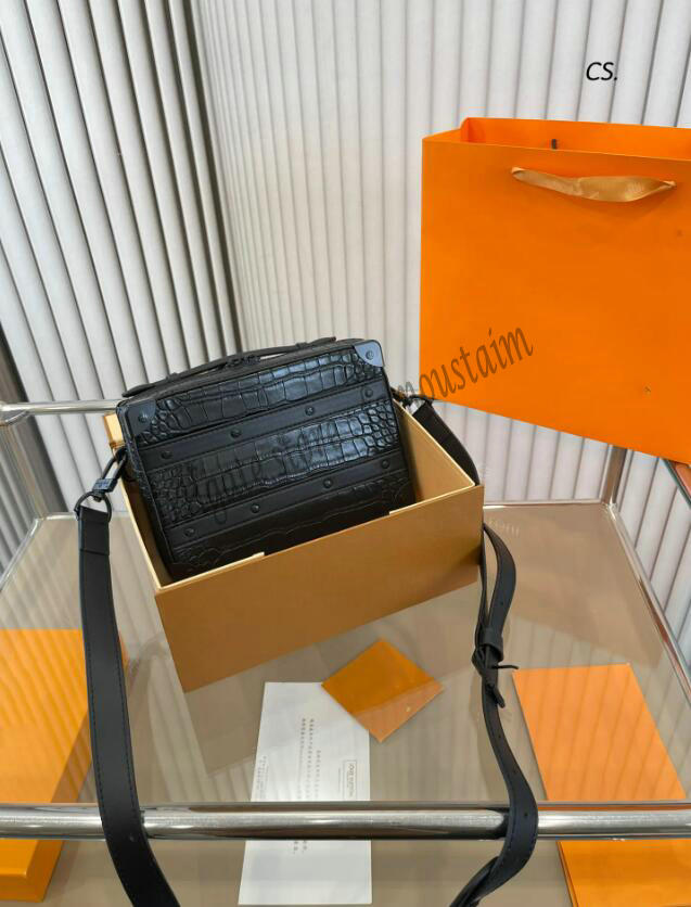 Handbag Mini Women Soft Trunk Crossbody Totes bags Mens Shoulder Monograms Messenger Purse Bag Legacy Chain Handle Designer Luxury Clutch Box, 04
Handbag Mini Women Soft Trunk Crossbody Totes bags Mens Shoulder Monograms Messenger Purse Bag Legacy Chain Handle Designer Luxury Clutch Box, 04