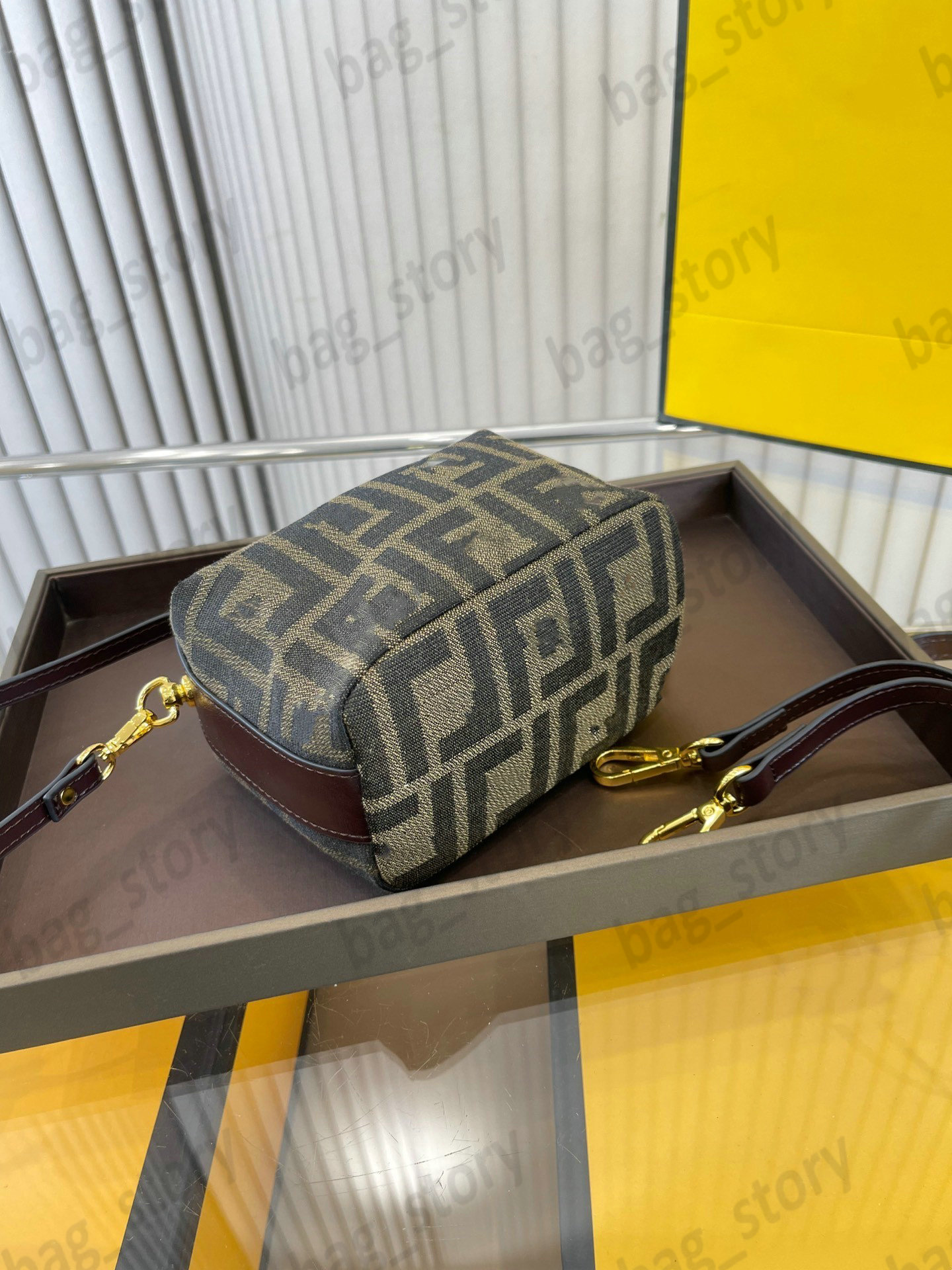 designer Bags Baguette Women shoulder bags designer purse Luxurys handbags F Leather Crossbody Bags Fashion Messenger Bag Purses
designer Bags Baguette Women shoulder bags designer purse Luxurys handbags F Leather Crossbody Bags Fashion Messenger Bag Purses
