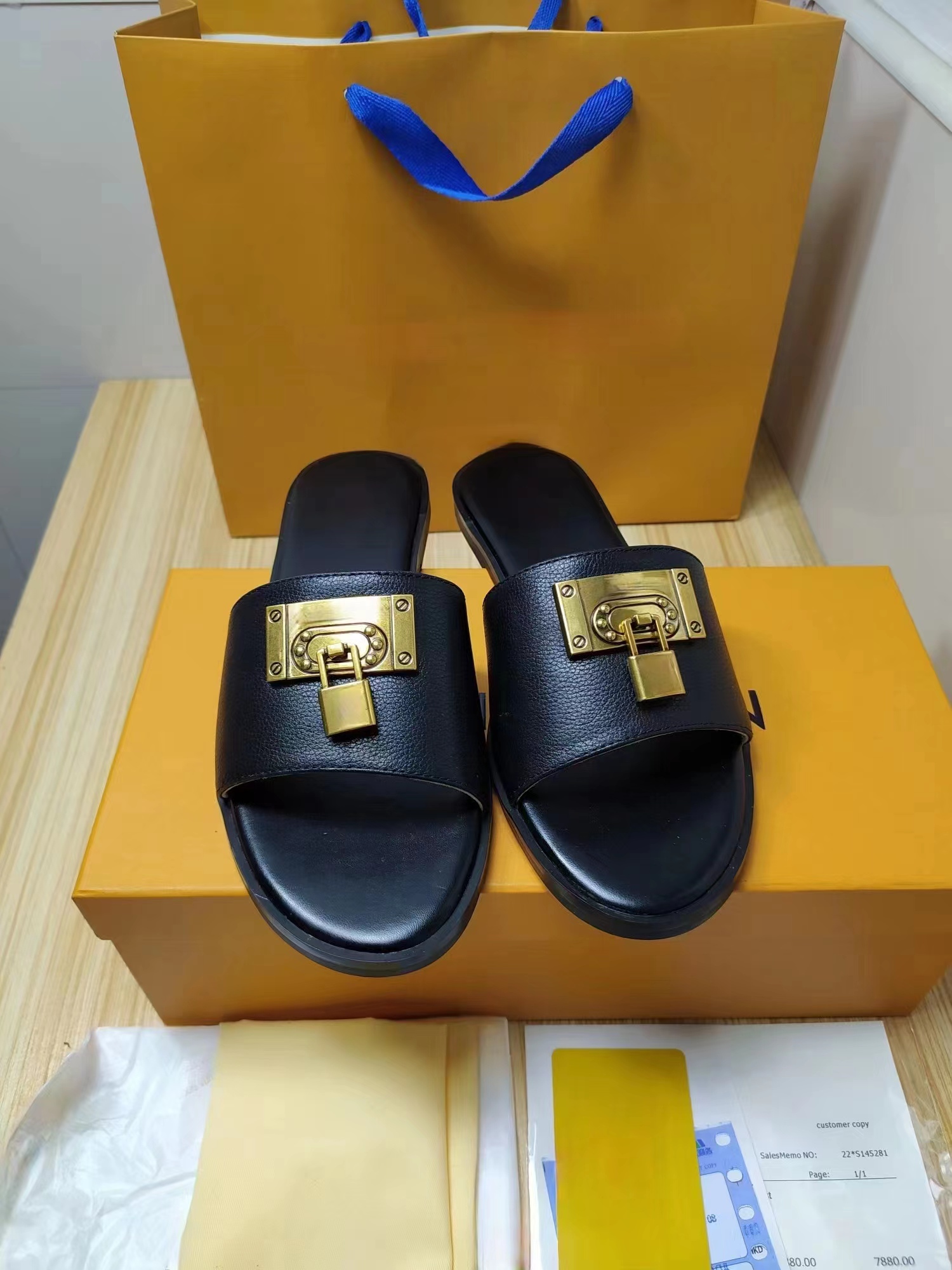 Designer Slides Fashion shoes Women Slippers Summer Sandals Beach Slide Flat platform Ladies Sandali Bathroom Home Shoes Flip Flops Striped Causal Slipper 35-43, 16
Designer Slides Fashion shoes Women Slippers Summer Sandals Beach Slide Flat platform Ladies Sandali Bathroom Home Shoes Flip Flops Striped Causal Slipper 35-43, 16