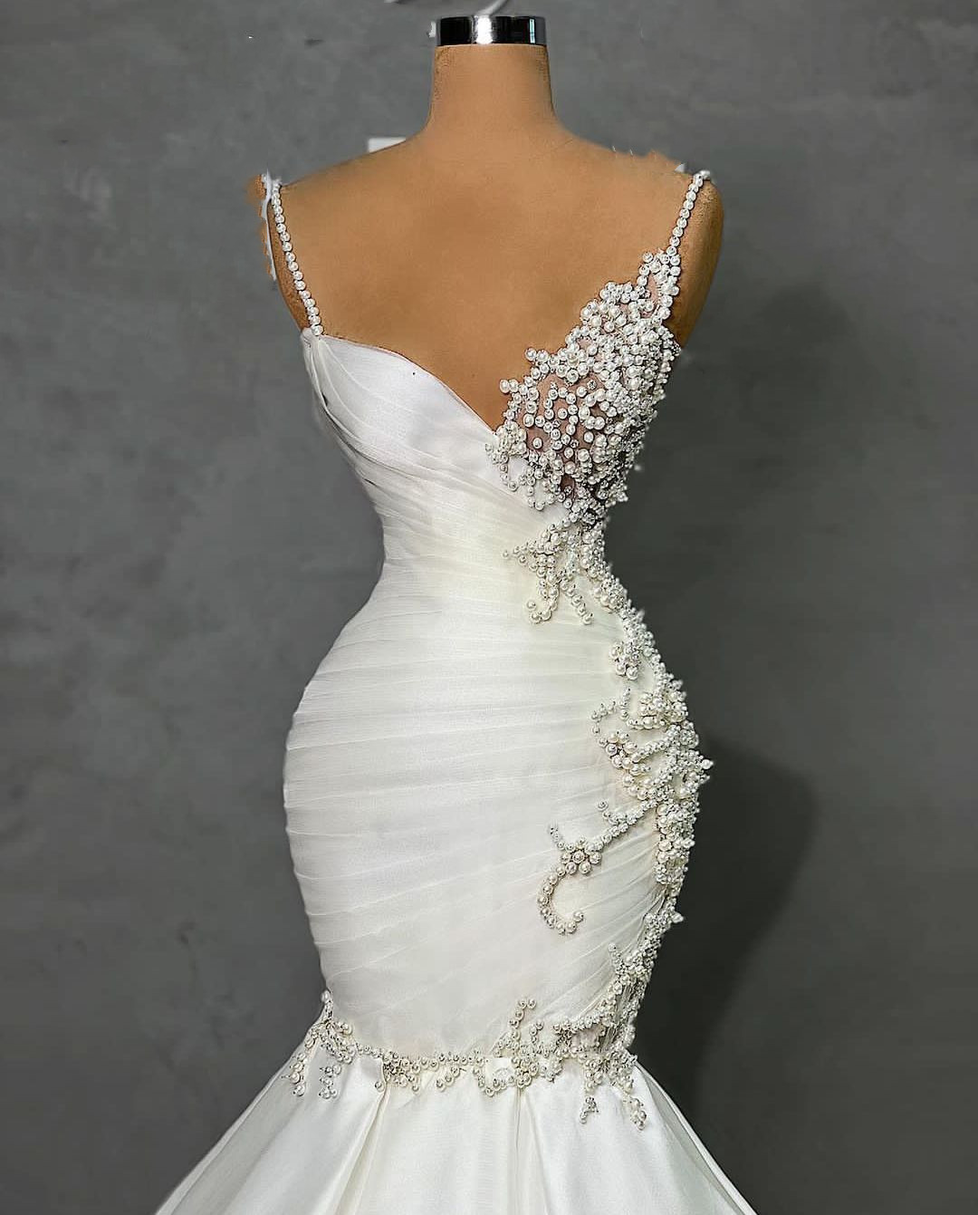 Sexy Mermaid Evening Dresses Sleeveless V Neck Straps Satin Beaded Appliques Sequins Pearls Floor Length Train Prom Dresses Formal Gowns Plus Size Gow