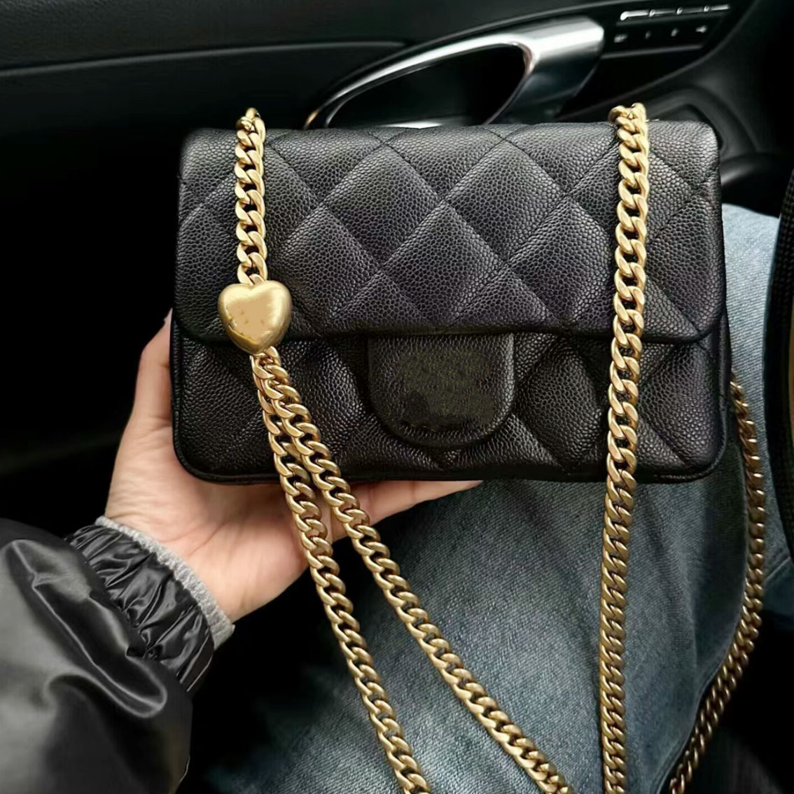 Designer bags golden ball grain love mini cf party fatty chain ling lattice package one shoulder worn handbag fashion leather handbag, Green
Designer bags golden ball grain love mini cf party fatty chain ling lattice package one shoulder worn handbag fashion leather handbag, Green