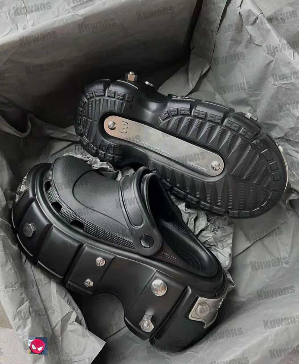 Hardcrocs Sandals Platform balenciagas Sandal Chunky Croc Rubber Round Toe B EVA Women Waterproof balencigas Designer Luxury Black Slippers Mules Size 35-44
Hardcrocs Sandals Platform balenciagas Sandal Chunky Croc Rubber Round Toe B EVA Women Waterproof balencigas Designer Luxury Black Slippers Mules Size 35-44