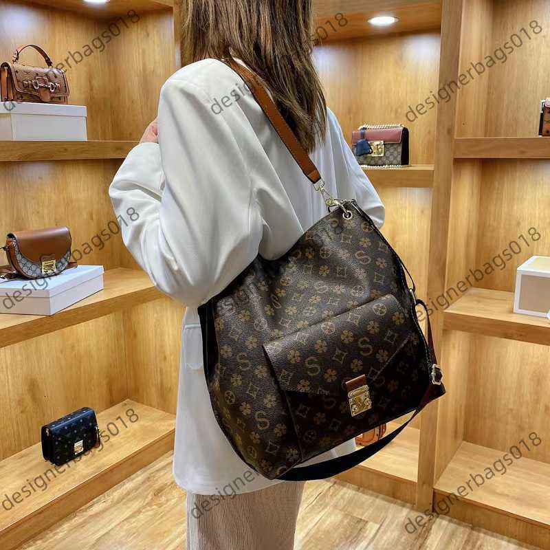evening bag 2022 New Luxury Retro Old Flower Bag Large-Capacity Designer Fashion Shopping Handbag Female Crossborder Women Leisure Drawstring TravelN1KN, Brown
evening bag 2022 New Luxury Retro Old Flower Bag Large-Capacity Designer Fashion Shopping Handbag Female Crossborder Women Leisure Drawstring TravelN1KN, Brown