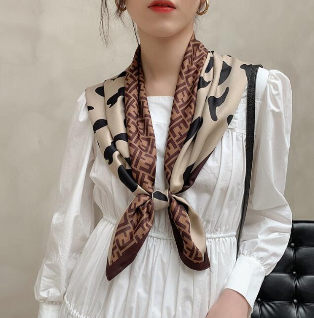 2color Letters Print Silk Scarf Headband for Women Summer Fashion Long Bag Scarves Paris Luggage Ribbon Head Wrap 90-90cm
2color Letters Print Silk Scarf Headband for Women Summer Fashion Long Bag Scarves Paris Luggage Ribbon Head Wrap 90-90cm