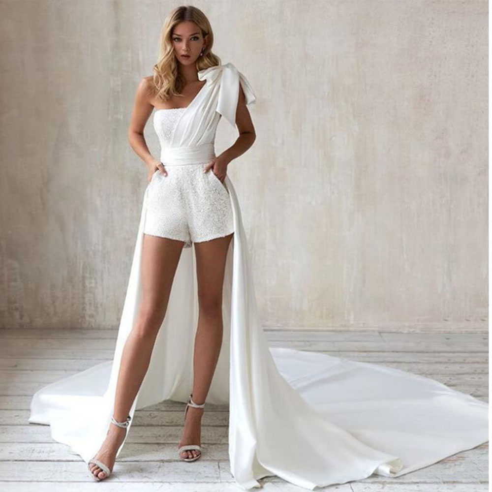 ZJ9302 2023 Sexy Short Jumpsuit Wedding Dress Stain Long Sweep Train One Bow Shoulder Waisted Robe Backles Elegant Bride Gown