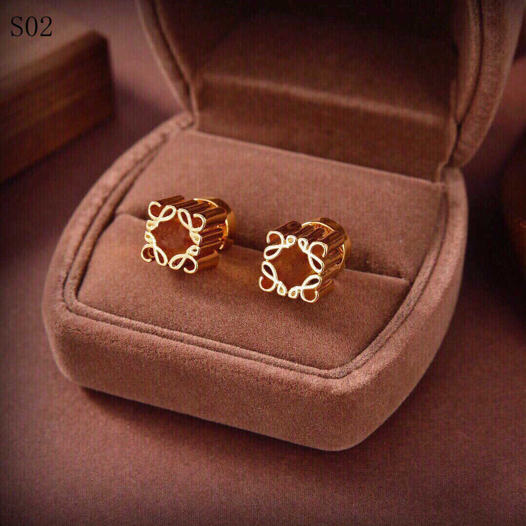 Plated Designers Brand Earrings Designer C-Letter 18K Gold Fine Silver Ear Stud Women Crystal Geometric Earring For Wedding Party Jewerlry Accessories
Plated Designers Brand Earrings Designer C-Letter 18K Gold Fine Silver Ear Stud Women Crystal Geometric Earring For Wedding Party Jewerlry Accessories