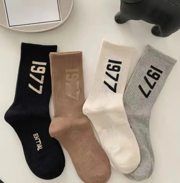 Designer Mens Womens Socks Classic ess Letter Cotton Sock Fashion Brand Comfortable High quality Sport Movement Stocking, Black
Designer Mens Womens Socks Classic ess Letter Cotton Sock Fashion Brand Comfortable High quality Sport Movement Stocking, Black