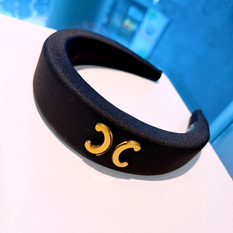 Brand Logo Headband Women's Vintage Hair Hoop Designer Gift French French Princess Black Hairband Romantic Couple Gift Plush Headwear Simple Design Hairpin
Brand Logo Headband Women's Vintage Hair Hoop Designer Gift French French Princess Black Hairband Romantic Couple Gift Plush Headwear Simple Design Hairpin